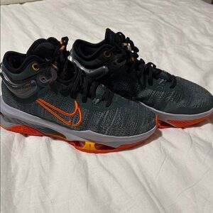 Men’s Nike Zoom G.T. Jump 2 Basketball Shoes
SIZE 7.5